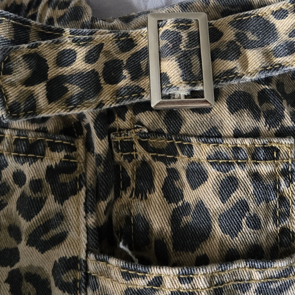 SHEIN Leopard Print Jean Shorts - Picture 3 of 3